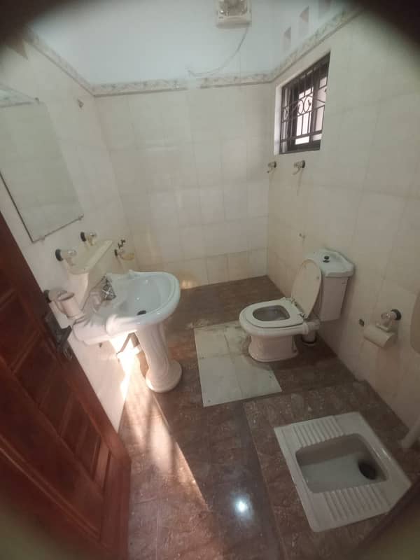 1 kanal house available for sale in Velencia housing society Lahore 18