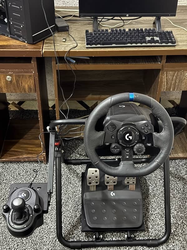 logitech g923 racing wheel with pedal or gear shifter with stand 0