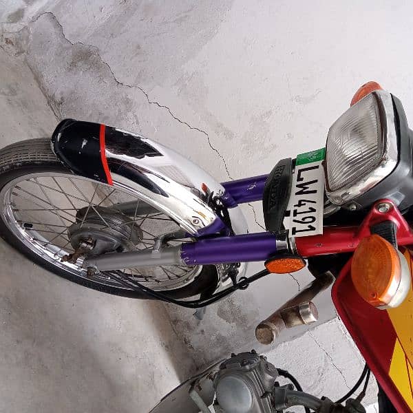 Contact nbr. 03077088988. Honda CD 2005. very good condition. 0