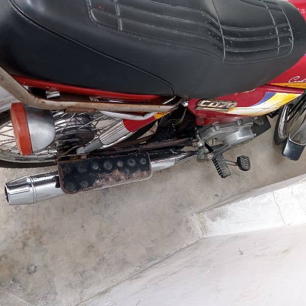 Contact nbr. 03077088988. Honda CD 2005. very good condition. 3