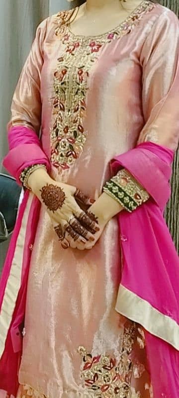 embroided fancy decent mehndi outfit 1