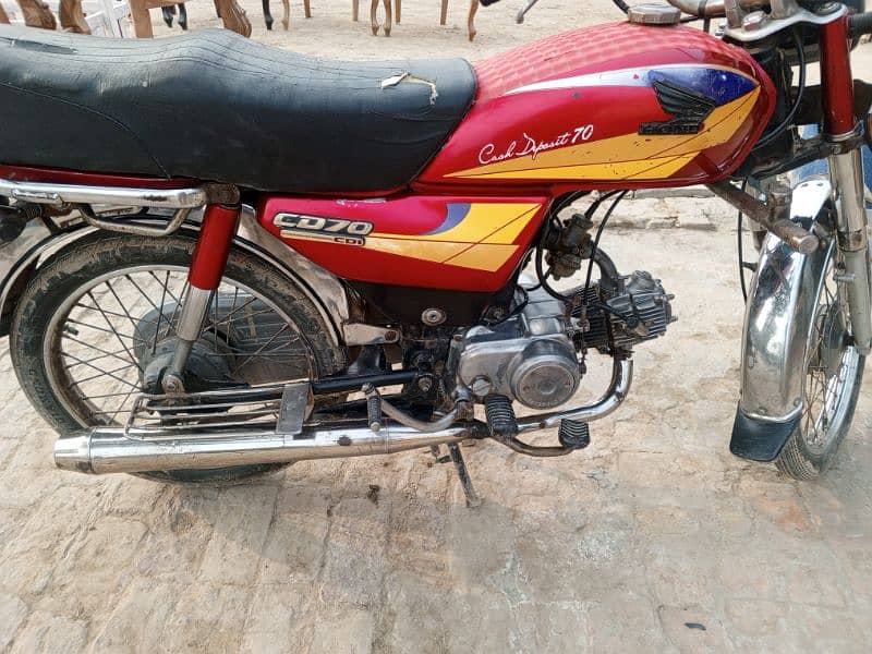 Honda 70 2005 model all document clear Faisalabad number 03067188963 4