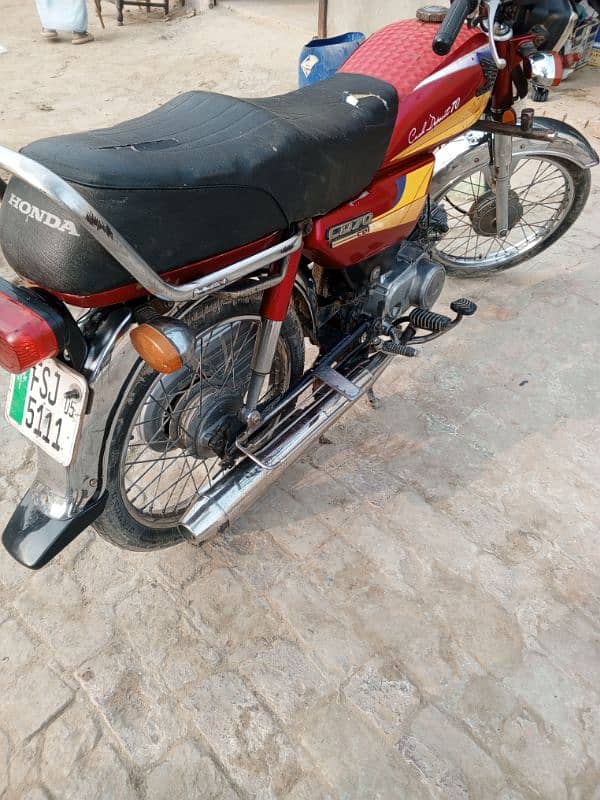 Honda 70 2005 model all document clear Faisalabad number 03067188963 5