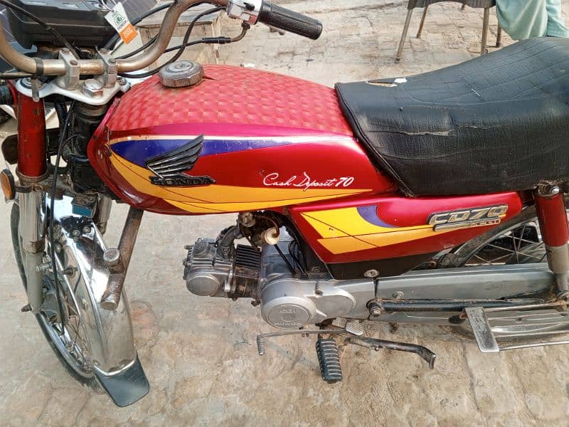 Honda 70 2005 model all document clear Faisalabad number 03067188963 7