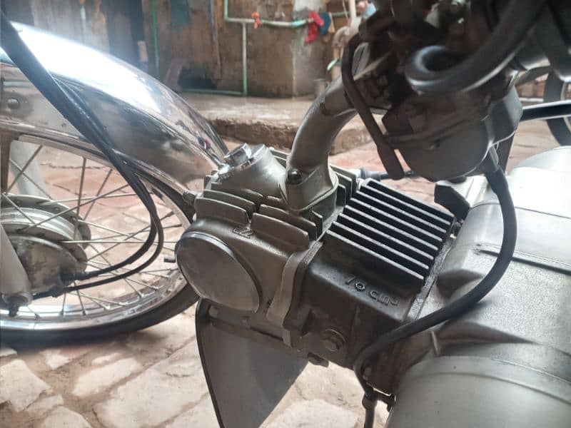 Yamaha Yd 70cc. Dhoom motorcycle . Yamaha company made. 12