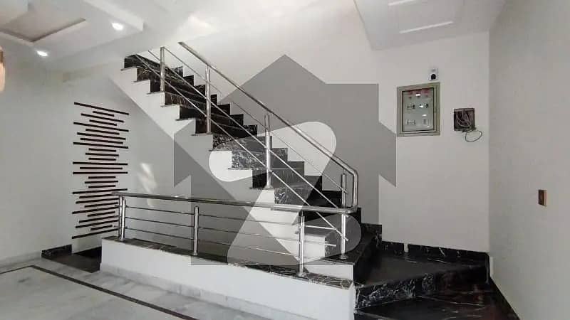 10 MARLA BRAND NEW HOUSE IS AVAILABLE FOR RENT IN LAKE CITY LAHORE 0