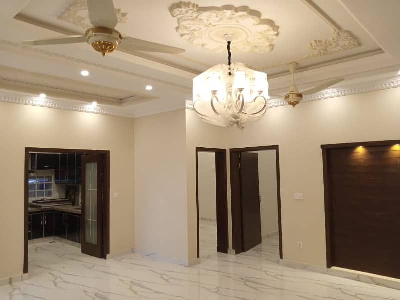 23 MARLA UPPER PORTION IS AVAILABLE FOR RENT IN VALENCIA TOWN LAHORE 3