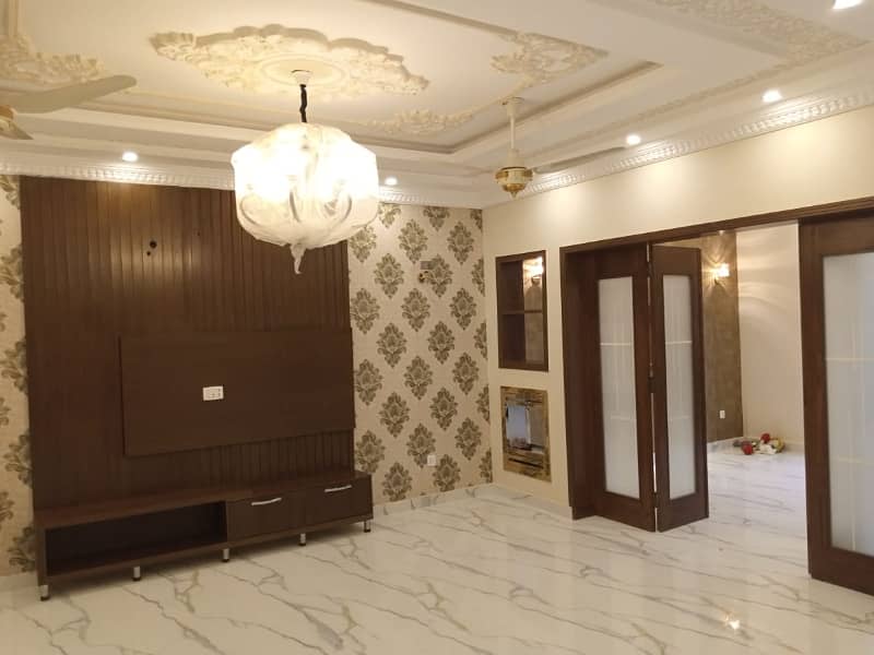 23 MARLA UPPER PORTION IS AVAILABLE FOR RENT IN VALENCIA TOWN LAHORE 7