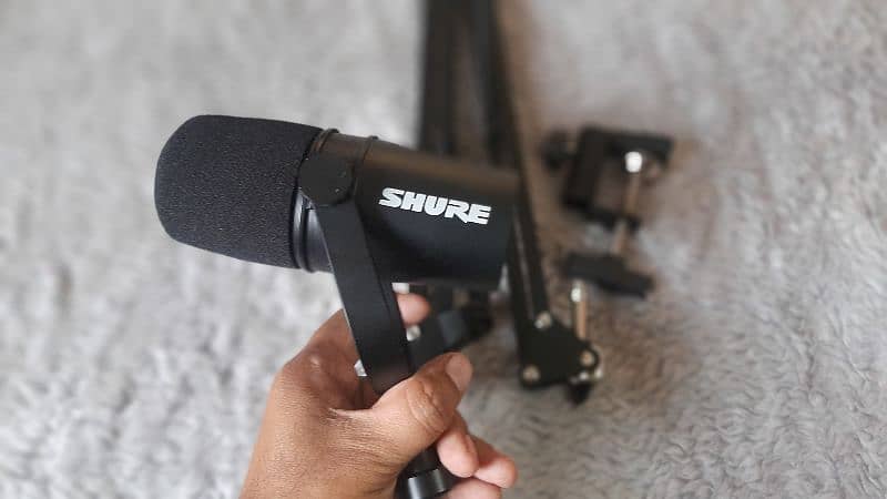 Shure MV7X Podcast Microphone 4