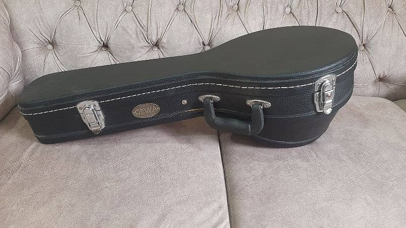 Mandolin made in England with orignal hardcase 1