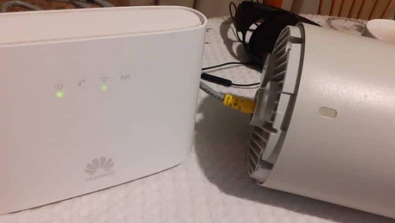 Huawei B2368-66 Cat 13 4G+ LTE unlock Wifi Router 2