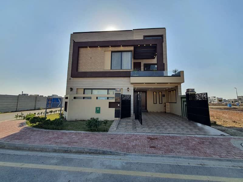 6.5 Marla Corner 80 Feet Wide Road House For Sale In OLC B Block Phase 2 Bahria Orchard Lahore Pakistan 0