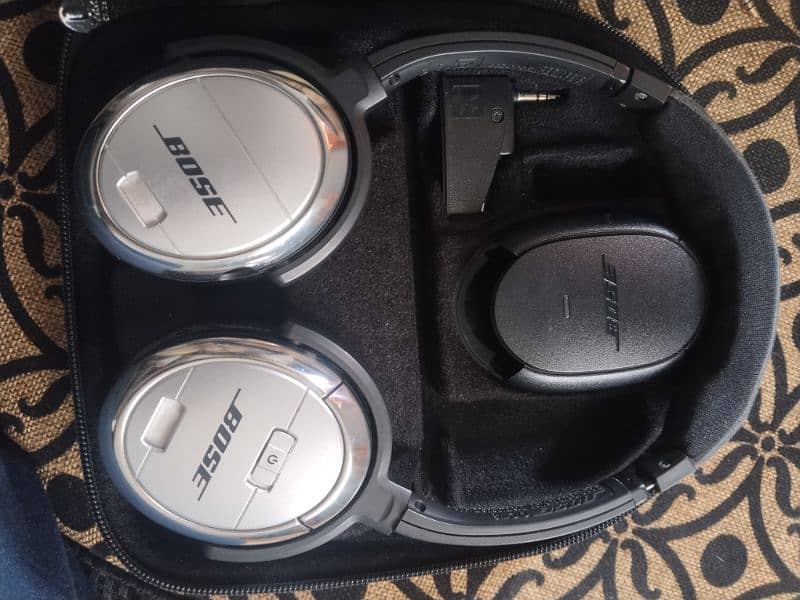 Bose acoustic noice cancelling headphones 7