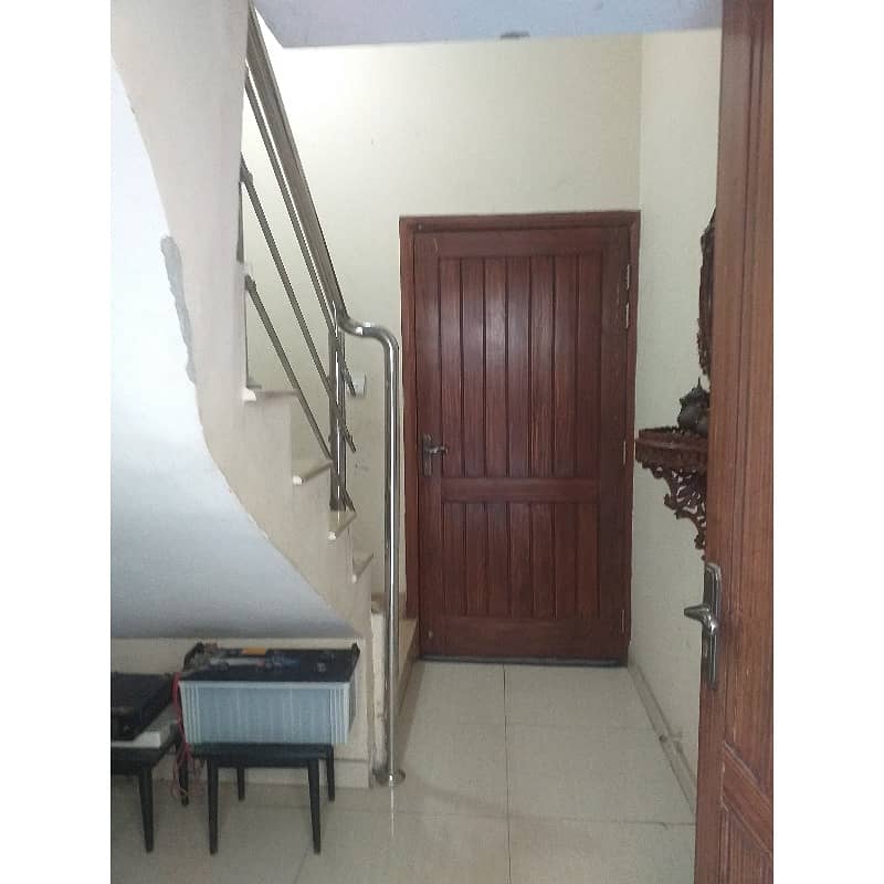 Saprat Entras Available For Rent 2bedrooms Kitchen TV Lounge 0