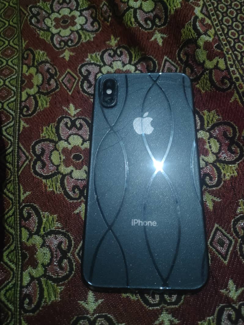 i phone XS _.        non pta     i cloud locked  call 03210702200 6