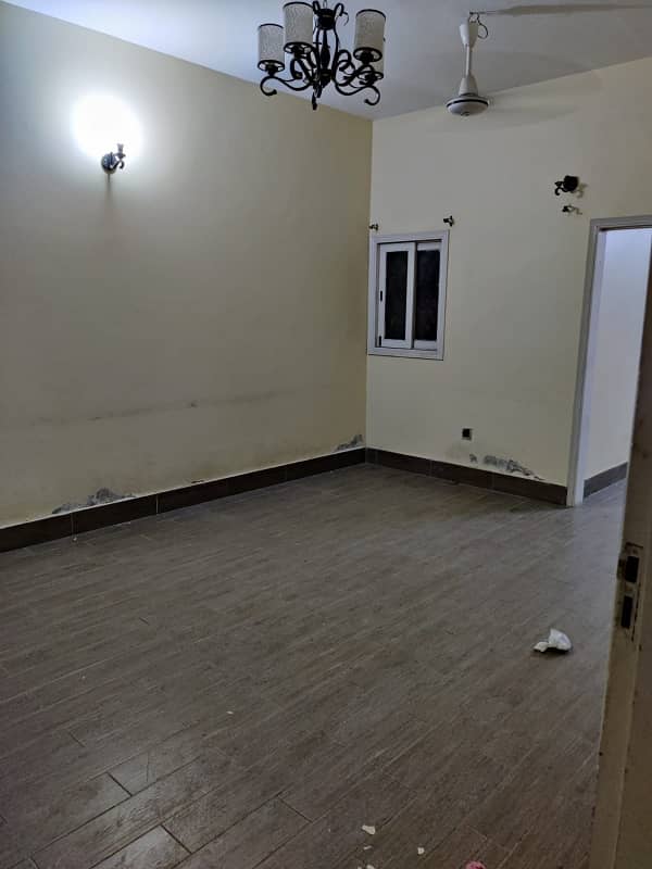 Stunning 240 Square Feet Office In Gulshan-e-Iqbal - Block 3 Available 12