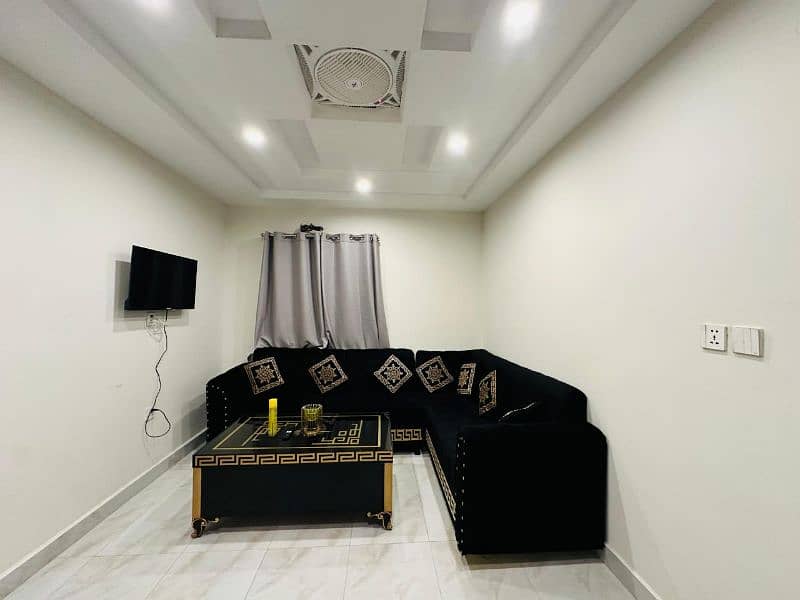 One bed luxury apartment for short stay like(3to4)hours in bahria town 4