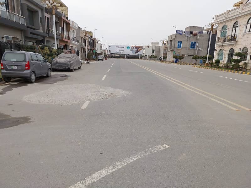 3 MARLA COMMERCIAL PLOT WITH 30 FEET CAR PARKING ON MAIN 80 FEET ROAD IN AL KABIR TOWN PHASE 2 BLOCK USMAN 10