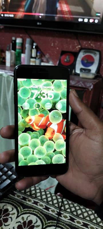 iphone 8 puls 128. Gb factory unlocked no PTA urgent sel price finl 1