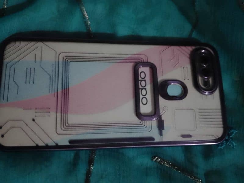 Oppo F9 Pro Max. 1