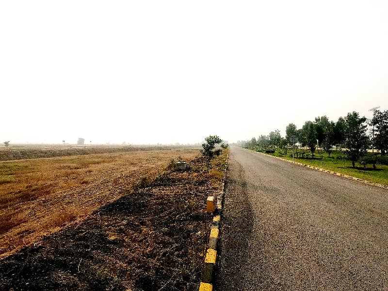 Prime Location LDA City Phase 1 Residential Plot Sized 5 Marla Is Available 10