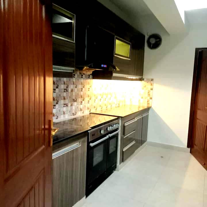 10 Marla 3 Bed Modern Apartment Available For Sale in Askari 11 9