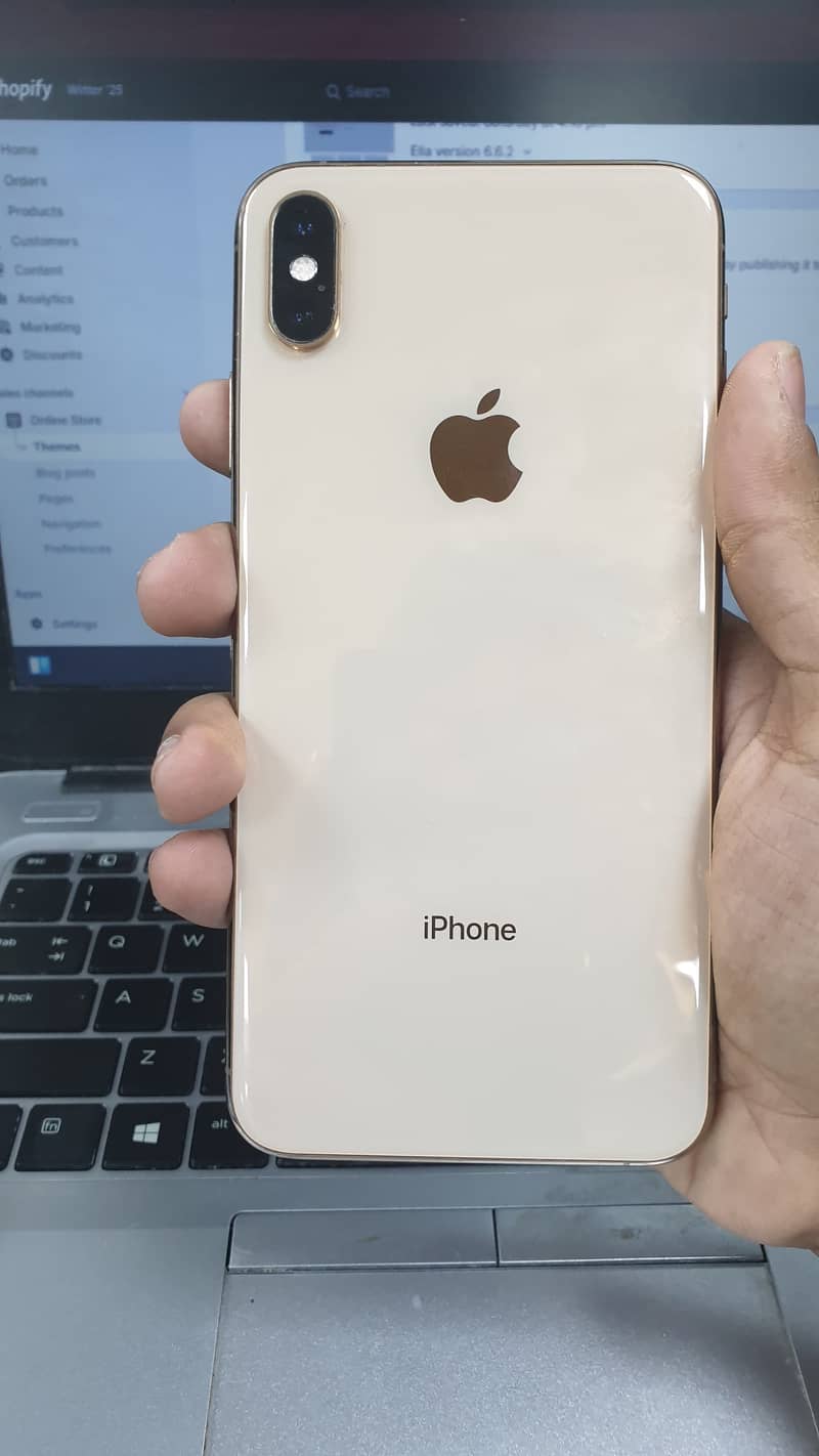 Apple iPhone XS Max 3