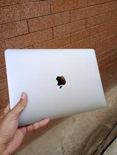 Macbook pro 2017 (16/256) Condition 9/10