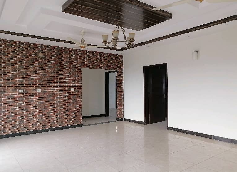 Flat Of 10 Marla For Rent In Askari 11 - Sector B 4