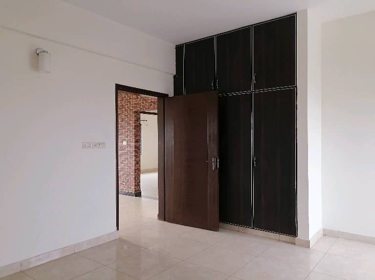 In Askari 11 - Sector B 10 Marla Flat For Rent 7