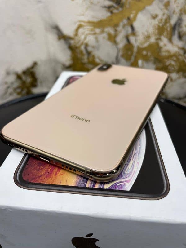 Apple iPhone XS Max with complete box 0