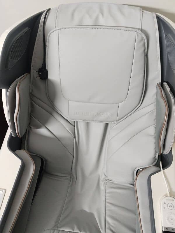 JC Buckman ExaltUs 4D Massage Chair 11