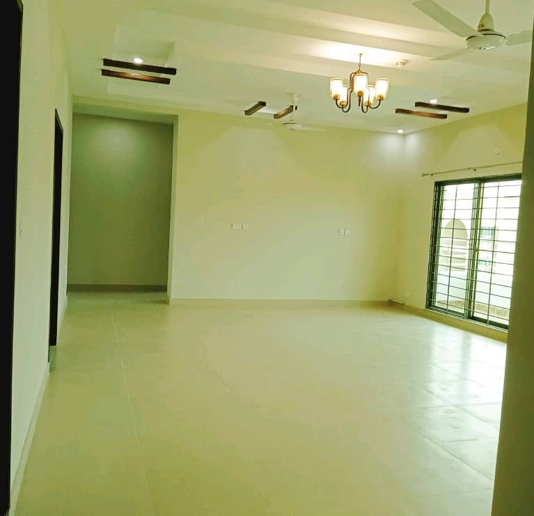 10 Marla Flat In Askari 11 - Sector B Apartments Best Option 0