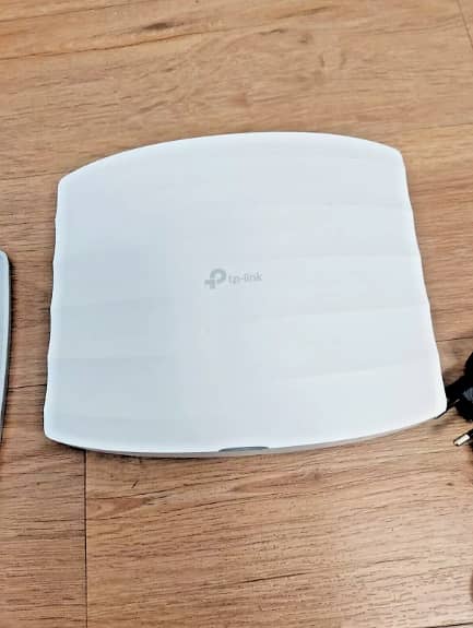 Tplink EAP330 Access Point AC1900 Wireless Dual Band Gigabit Ceiling M 1