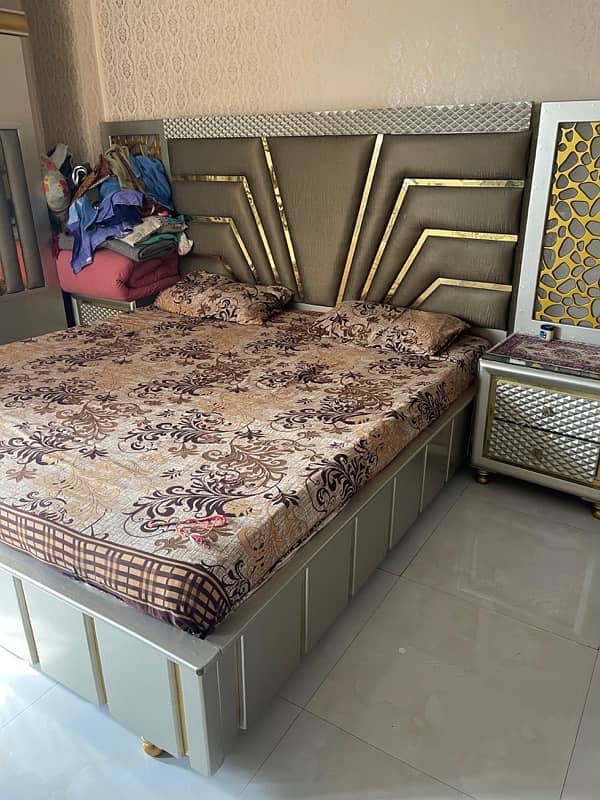 fancy bed set used 2 months only 1