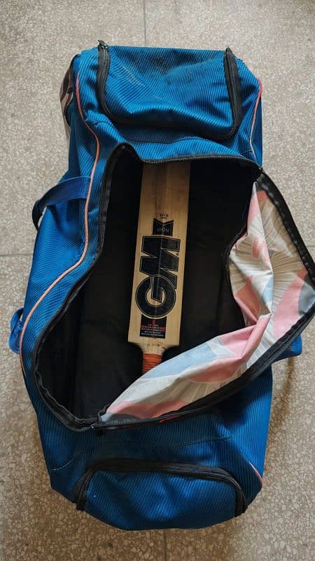 Kit Bag With Bat 6