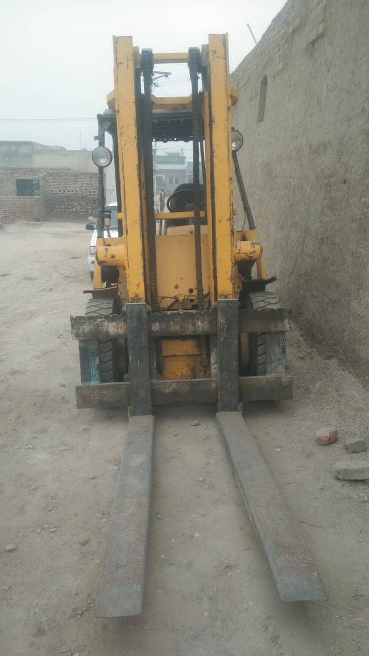 Lifter 5 Tone Komatsu For sale 1