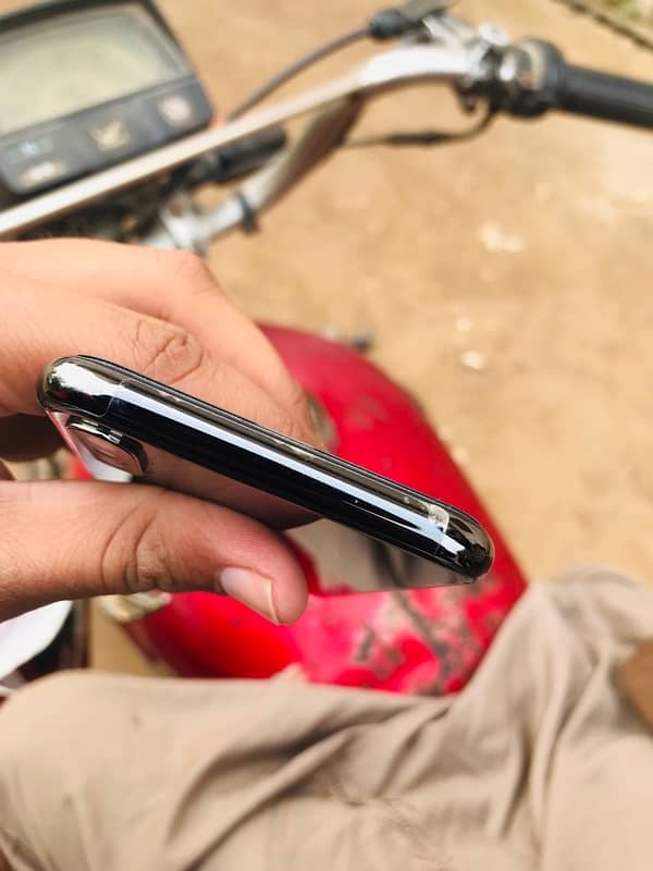 iPhone X 64GB non PTA 4