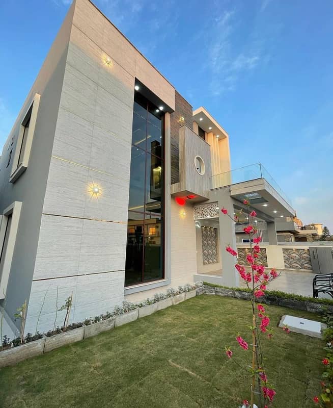 1 Kanal Stylish Modern House Upper Portion Available For Rent In DHA Phase 6 Lahore 4