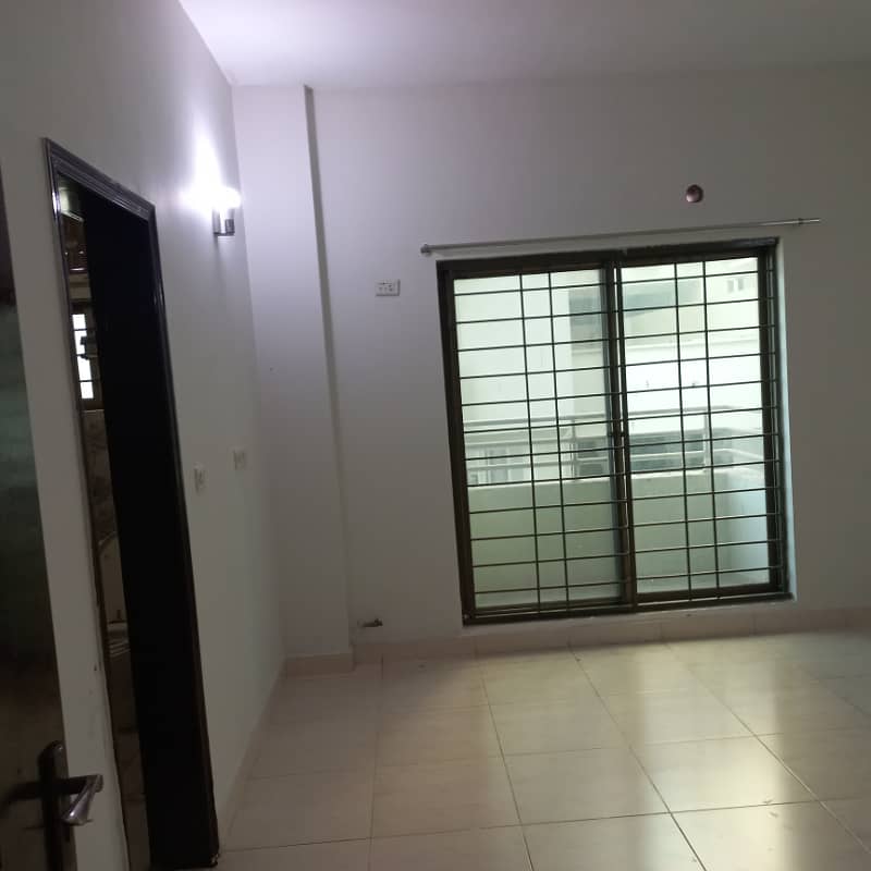 Don'T Miss Out This Beautiful Apartment (For Rent) 9