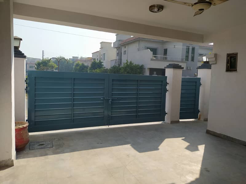 1 Kanal Luxurious House For Sale 1