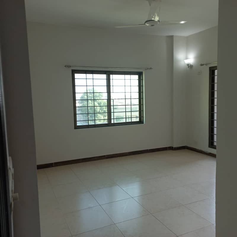 4-Bedroom Flat For Rent In Sector B Askari 11 Lahore 2