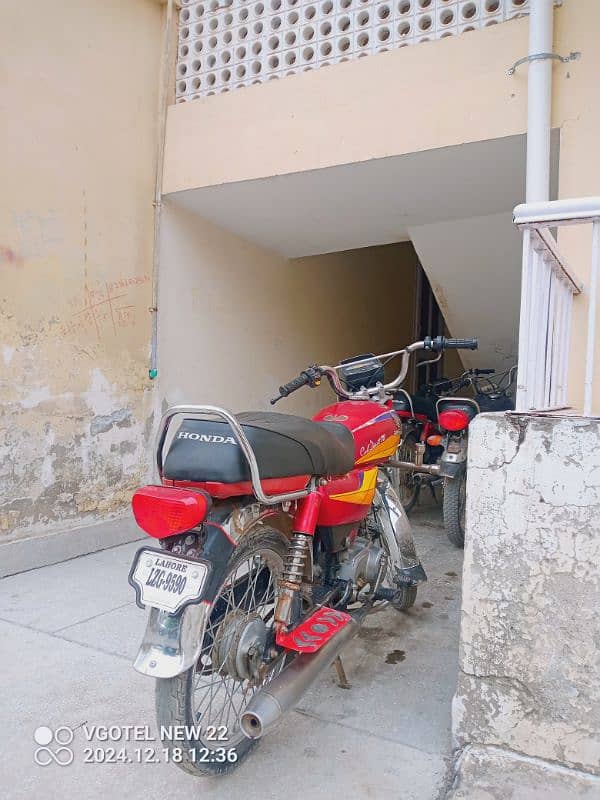 Honda CD 70 FOR SALE IN GOOD CONDITION AND NEGOTIABLE PRICE 2