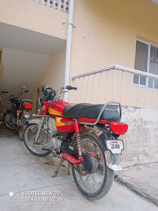 Honda CD 70 FOR SALE IN GOOD CONDITION AND NEGOTIABLE PRICE 4