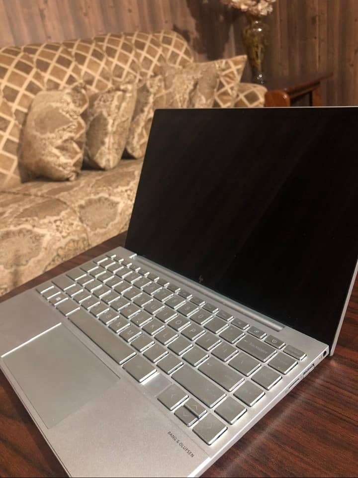 HP envy 13 inch, intel i7 core, 11th Gen, 512GB SSD 1