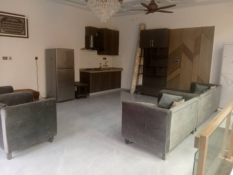 Bahria town Phase 3- 1 kanal Brand New Full Furnished upper portion For Rent 9