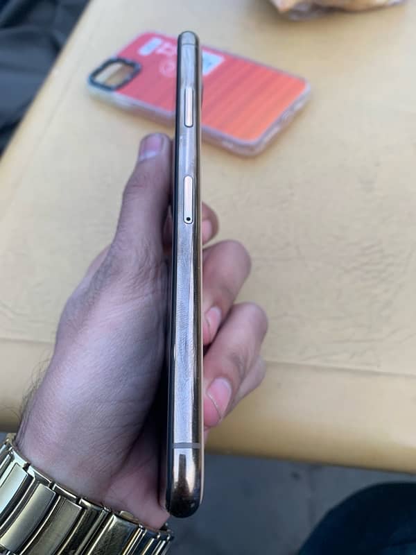 Iphone 11 proo max 256gb Golden colour Non PTA Exchange also possible! 4