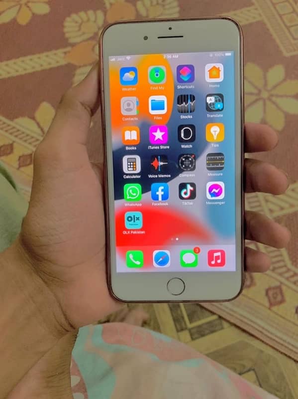 i phone 8 plus  non pta 64 gb 71 battery health 1 x camra blur 3