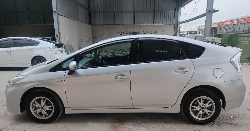 Toyota Prius 2011-2015 Registration 6