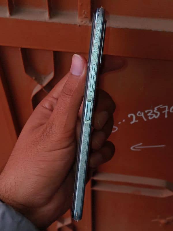 Vivo Y21 4.64 with box charger bilkul ok ha. urgent sale 3